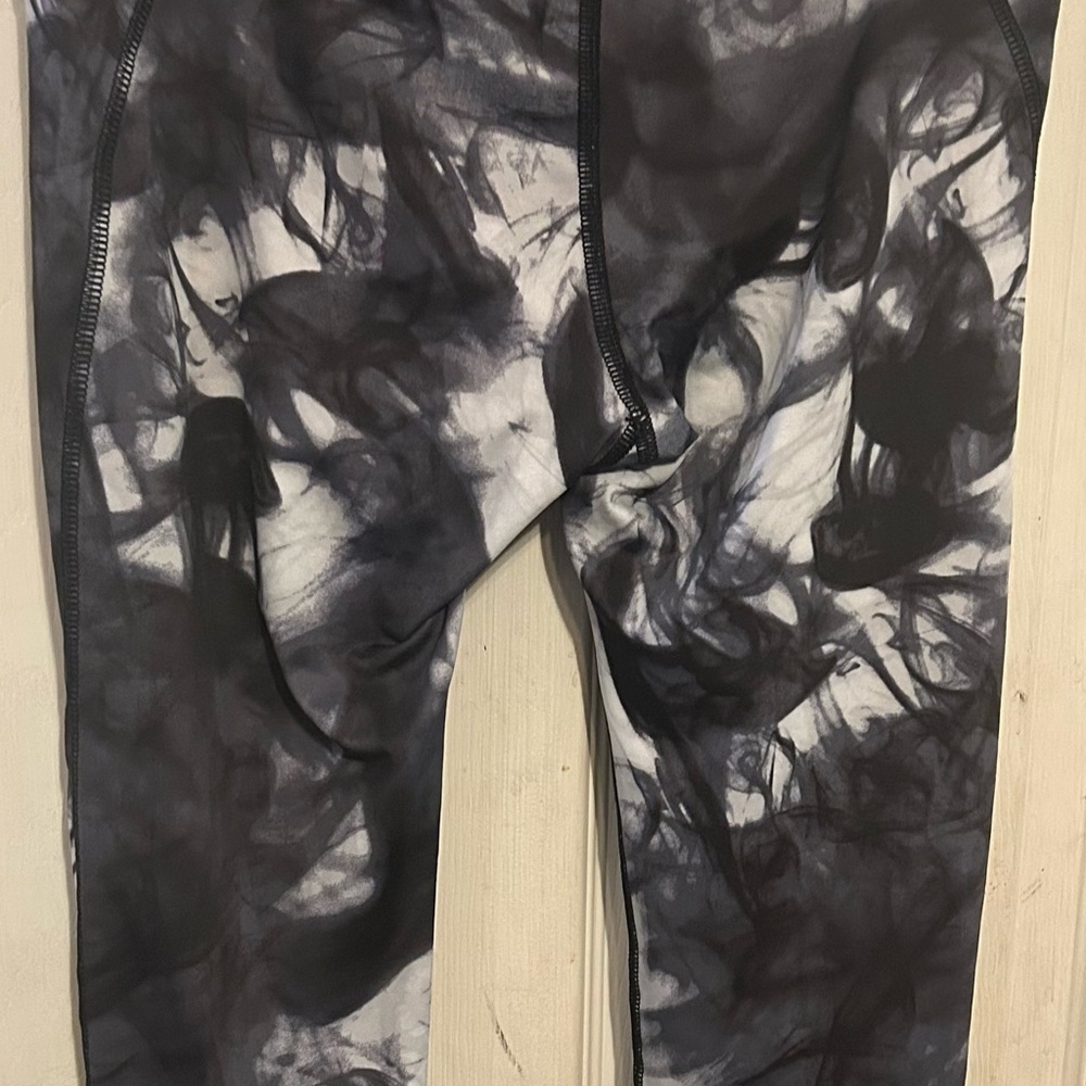 Apana Monochrome Abstract Leggings